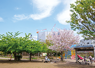 池袋本町電車の見える公園